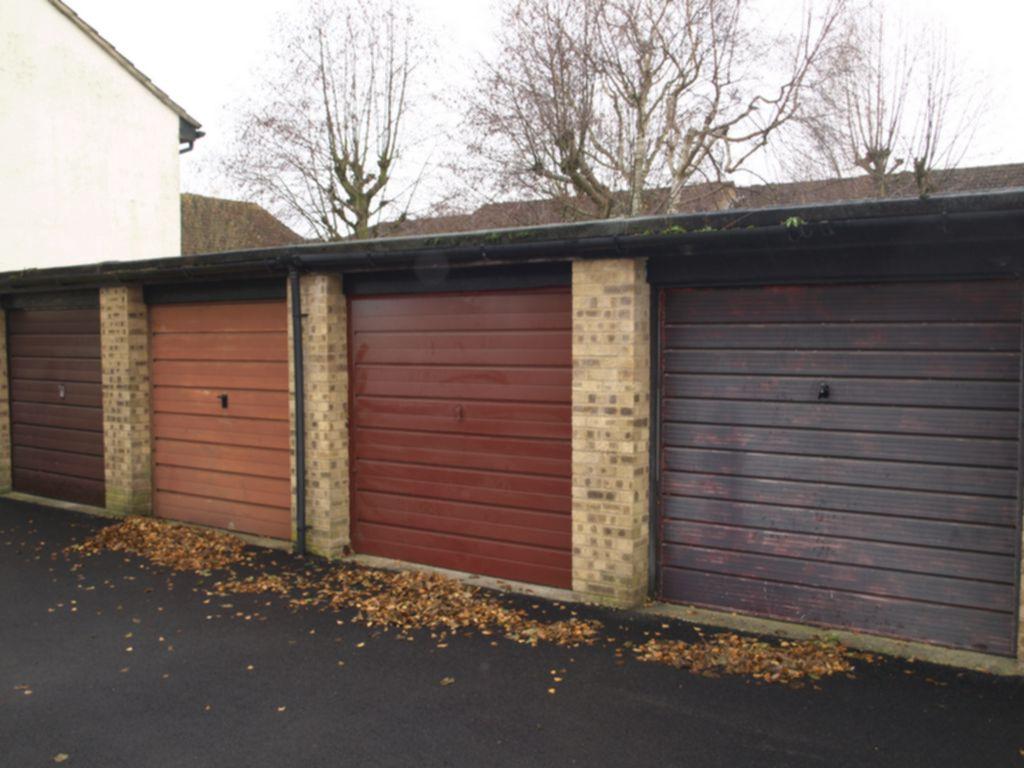 Garage in Block