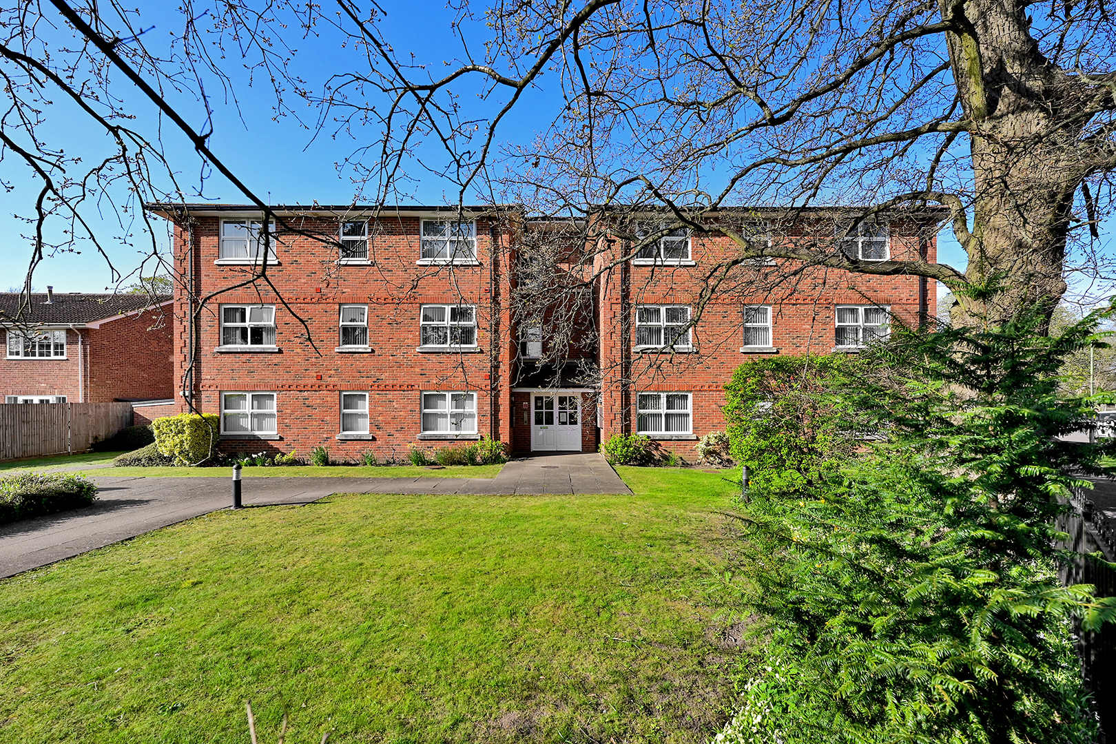 Guildford Road East  Farnborough  GU14