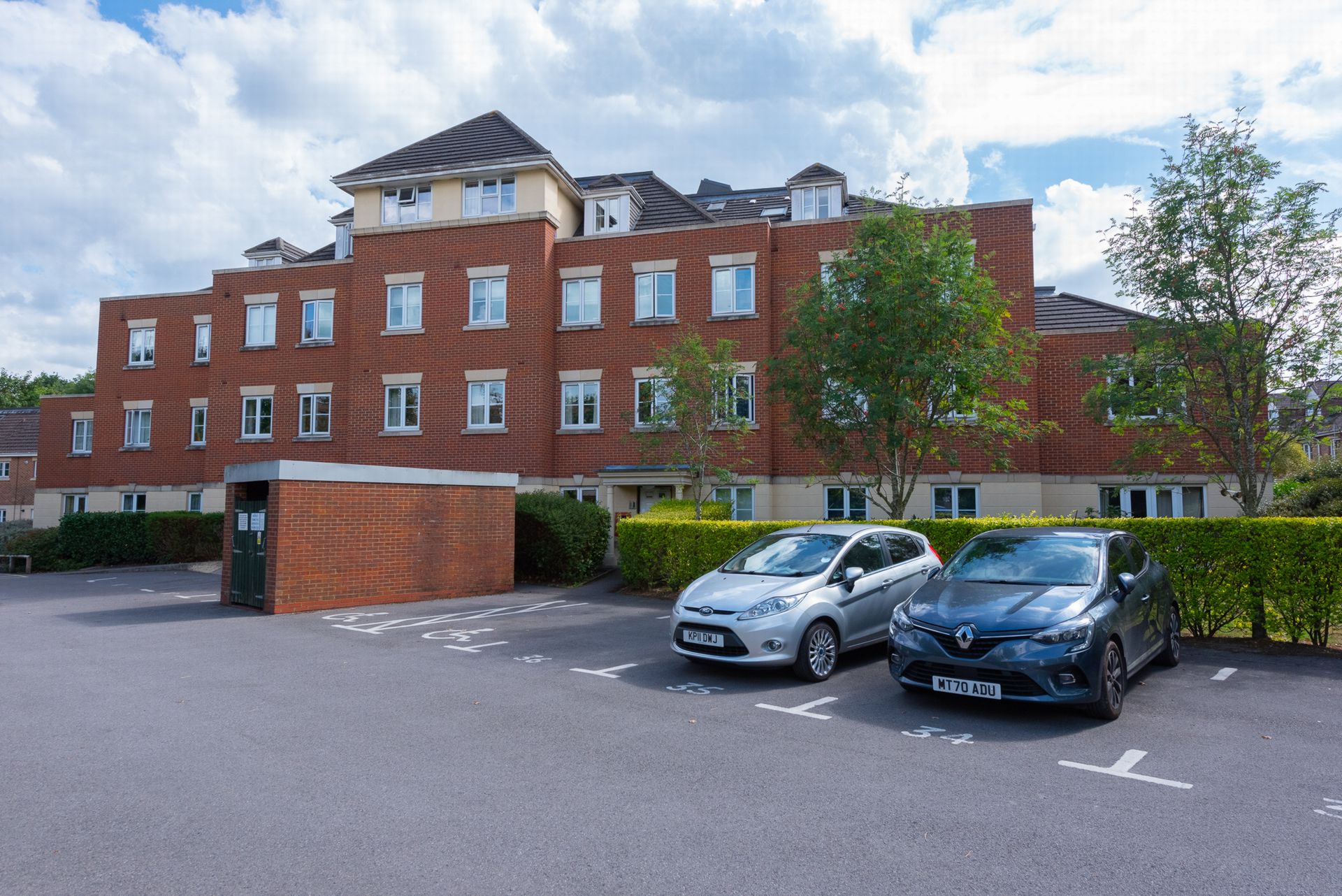 Toad Lane  Blackwater  GU17