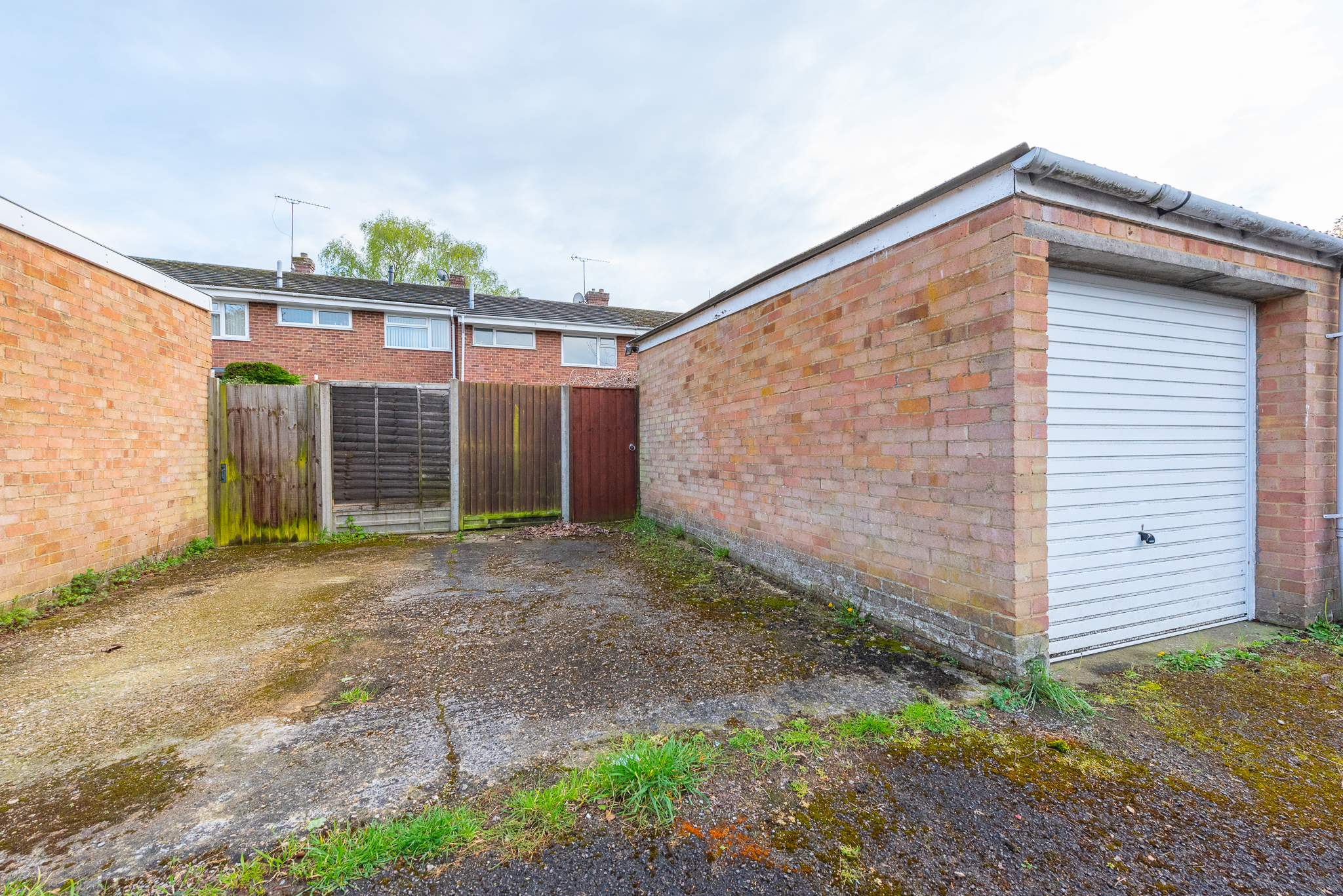 Garage & Parking