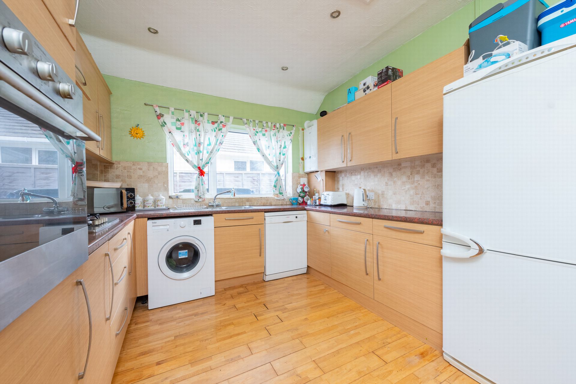 Property For Sale Windsor Road, Farnborough, GU14 2 Bedroom Detached