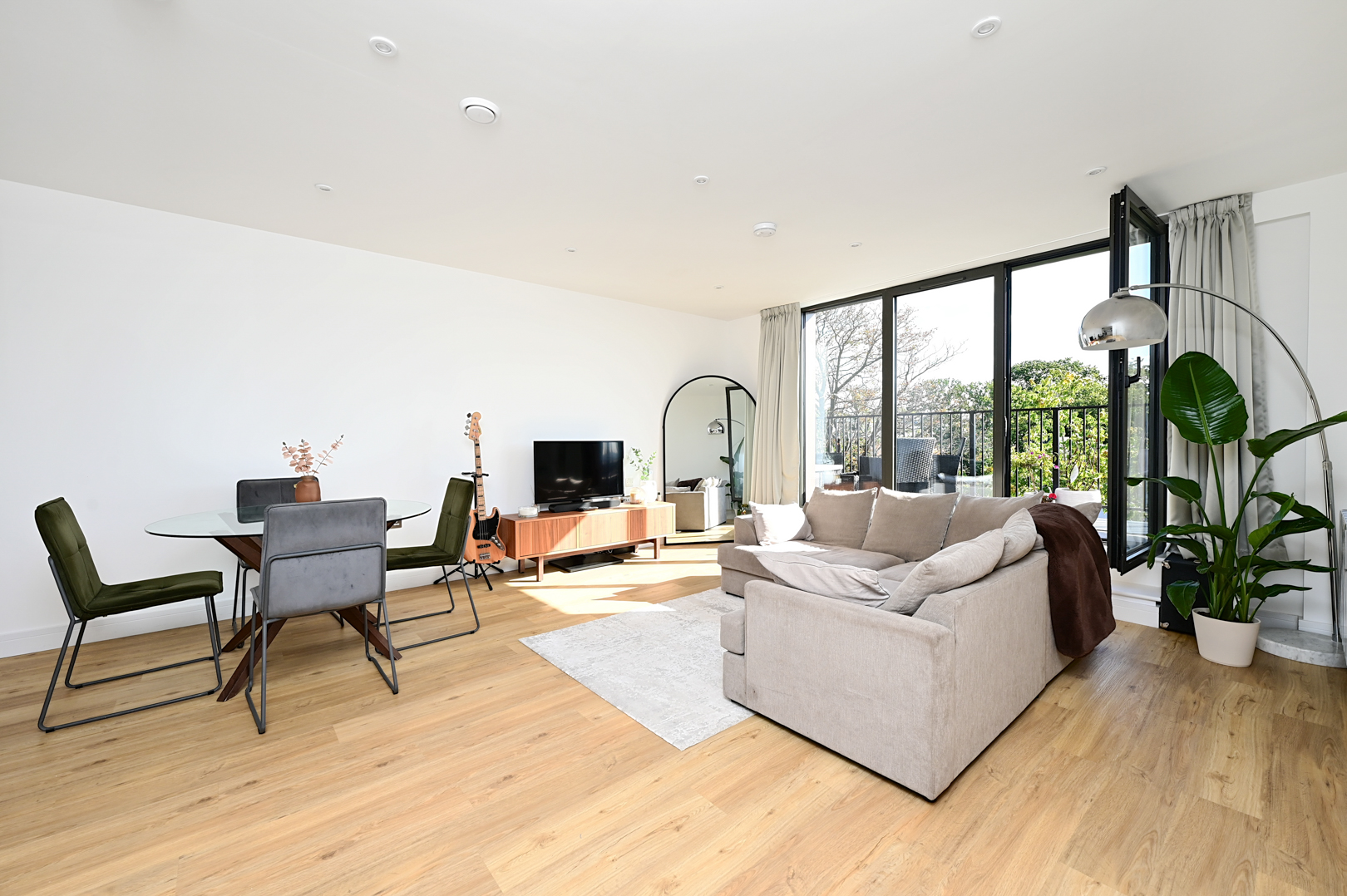 Farnborough Road  Farnborough  GU14