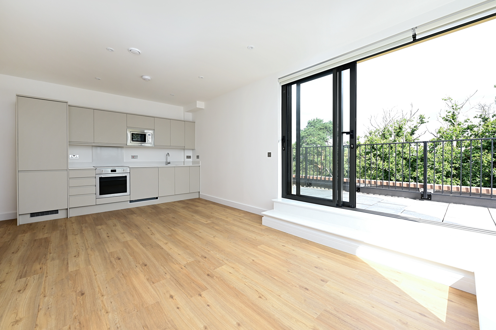 Farnborough Road  Farnborough  GU14