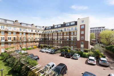 Riverside Mansions, Milk Yard Wapping E1W