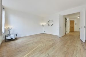 The Circle, Queen Elizabeth Street London SE1