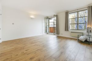 The Circle, Queen Elizabeth Street London SE1