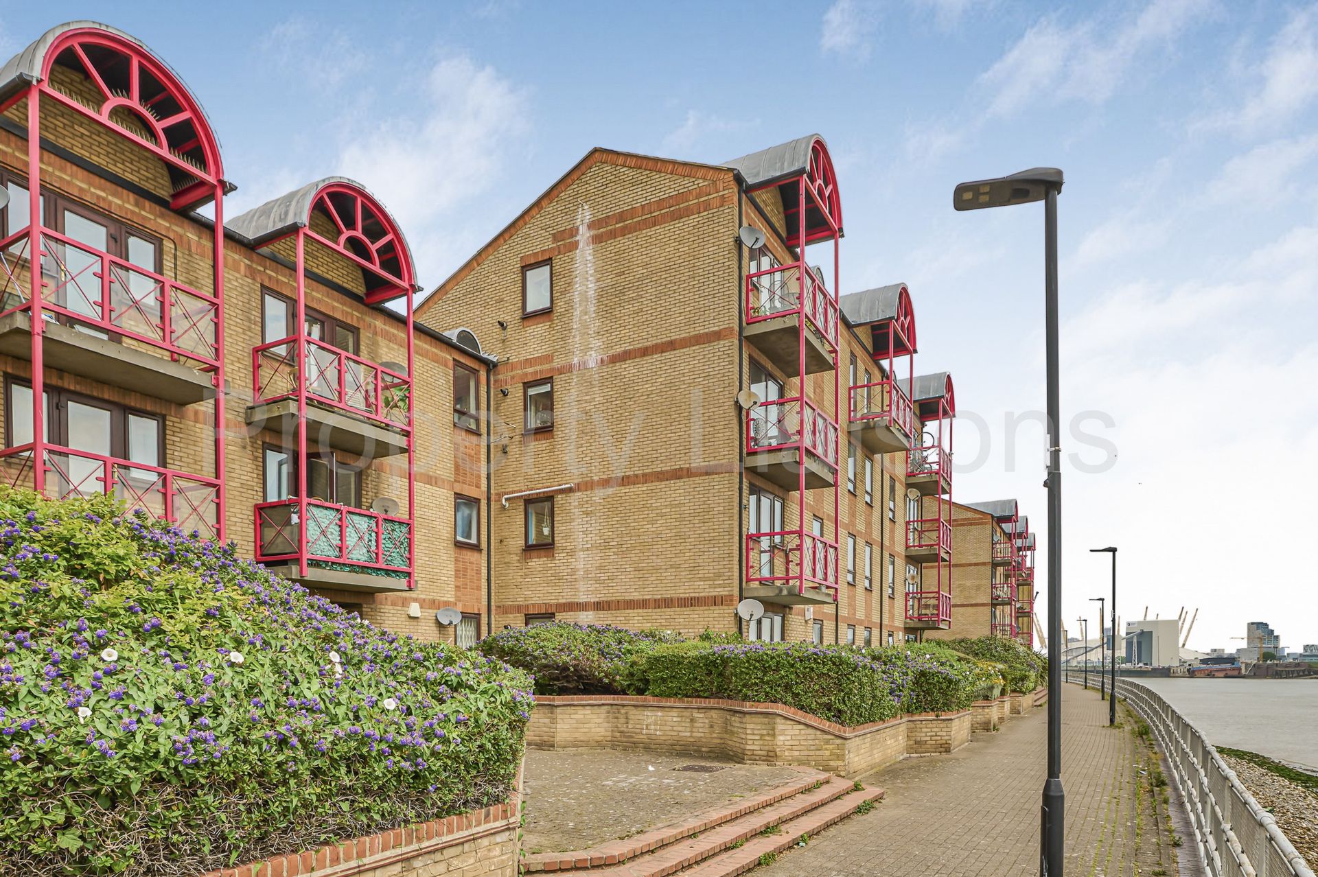 London  E14