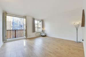 Photo 1, The Circle, Queen Elizabeth Street, London, SE1